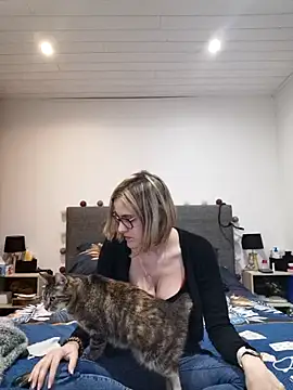 Madame Callie online show from April 12, 7:28 pm