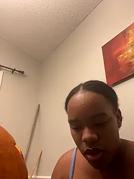 Snapshot of babygirllove8 chatting on October 27, 12:11 am babygirllove8 online show from October 27, 12:11 am