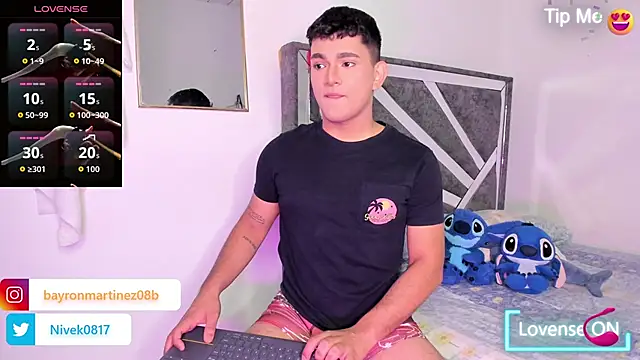 Snapshot of niall_falcon chatting on February 24, 1:06 am niall falcon online show from February 24, 1:06 am