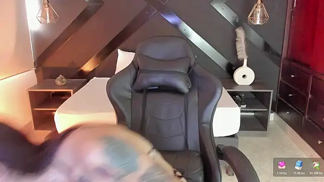 dark gotica online show from April 14, 7:08 pm