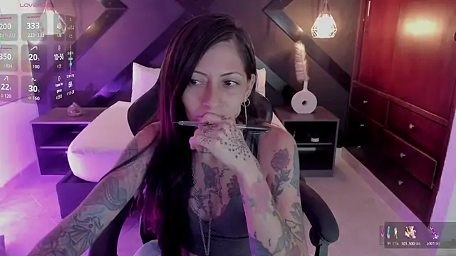 dark gotica online show from April 22, 7:09 pm