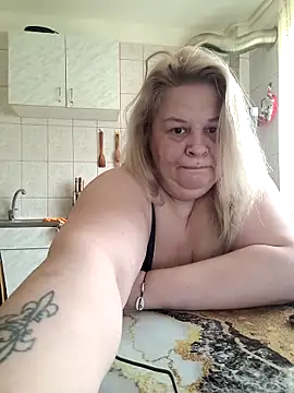 Snapshot of AriannaMilf chatting on May 2, 10:31 am AriannaMilf online show from May 2, 10:31 am