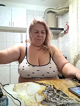 Snapshot of AriannaMilf chatting on July 9, 9:14 pm AriannaMilf online show from July 9, 9:14 pm