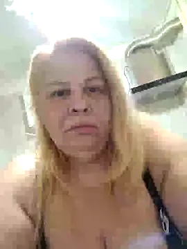 Snapshot of AriannaMilf chatting on May 27, 8:16 pm AriannaMilf online show from May 27, 8:16 pm