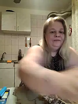 Snapshot of AriannaMilf chatting on April 21, 3:02 am AriannaMilf online show from April 21, 3:02 am