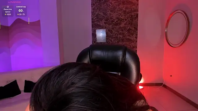 Snapshot of AlessiaCorleone_ chatting on December 16, 8:24 pm AlessiaCorleone online show from December 16, 8:24 pm