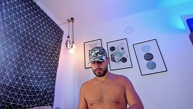 Snapshot of Juan_Castano chatting on March 15, 6:21 pm Juan Castano online show from March 15, 6:21 pm