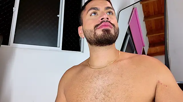 Juan Castano online show from May 21, 5:49 am
