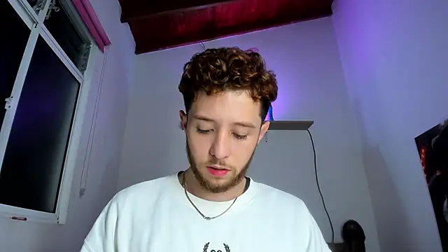 Snapshot of Juan_Castano chatting on October 29, 8:13 am Juan Castano online show from October 29, 8:13 am