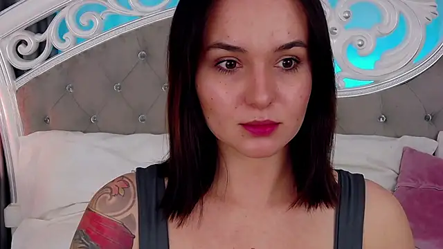 MeIisaLove online show from April 7, 6:43 pm