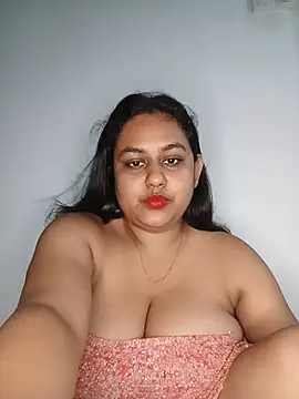 bumblebeegirl online show from June 14, 6:20 pm