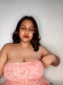 bumblebeegirl online show from February 7, 8:42 pm