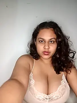 bumblebeegirl online show from March 16, 6:44 pm