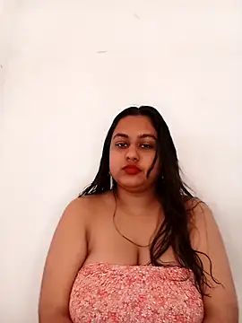 Snapshot of bumblebeegirl chatting on February 7, 6:21 am bumblebeegirl online show from February 7, 6:21 am