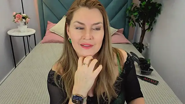 Adele Russo online show from April 21, 4:46 pm