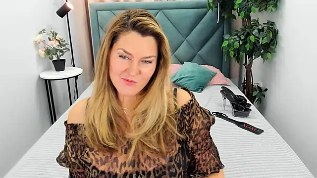 Adele Russo online show from September 14, 4:18 pm