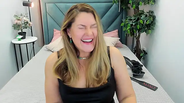 Adele Russo online show from October 14, 4:40 pm