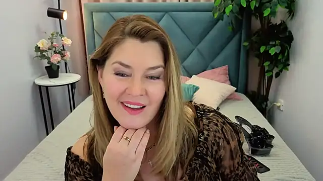 Adele Russo online show from November 18, 5:05 pm