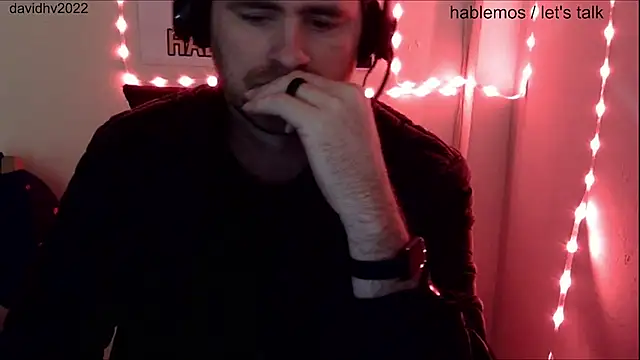 Davidhv2022 online show from December 5, 1:43 pm