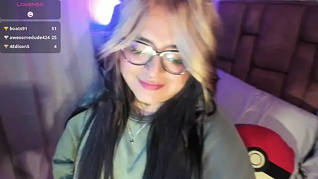 Snapshot of chloe_bonnet chatting on January 16, 3:02 am chloe bonnet online show from January 16, 3:02 am