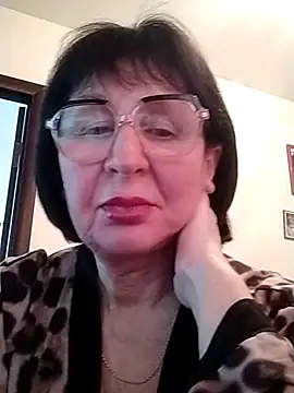 AlbinaXPretty online show from March 22, 9:45 am