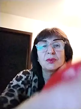 AlbinaXPretty online show from November 17, 9:30 pm