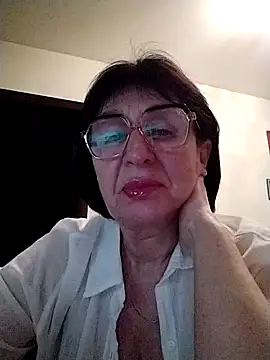 AlbinaXPretty online show from March 9, 7:15 pm