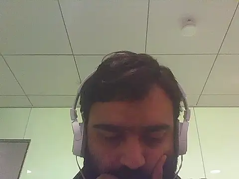 Snapshot of JohnBond009 chatting on May 22, 8:12 am JohnBond009 online show from May 22, 8:12 am