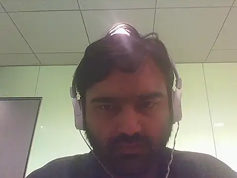 Snapshot of JohnBond009 chatting on June 19, 7:47 am JohnBond009 online show from June 19, 7:47 am