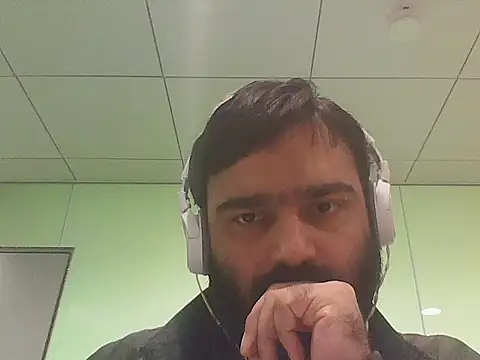 Snapshot of JohnBond009 chatting on May 20, 10:01 am JohnBond009 online show from May 20, 10:01 am