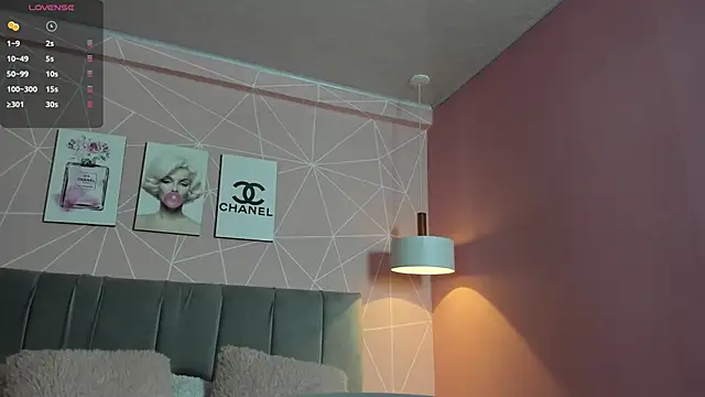 dolly zoe online show from November 18, 4:05 am