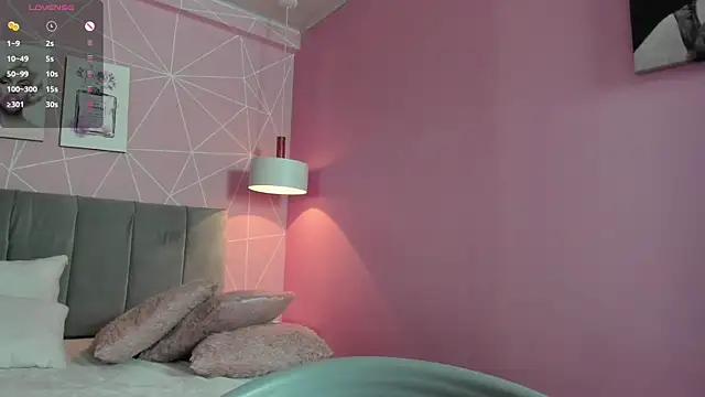 dolly zoe online show from February 24, 7:33 am