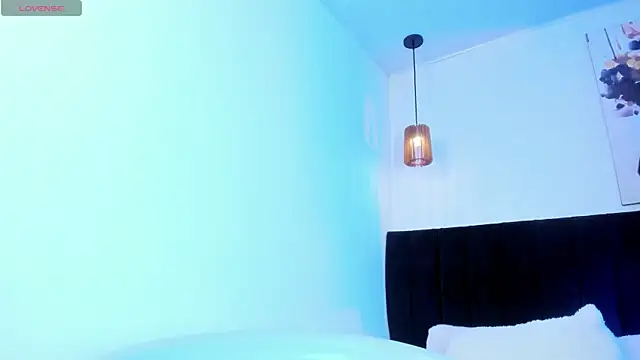 dolly zoe online show from April 6, 3:02 am