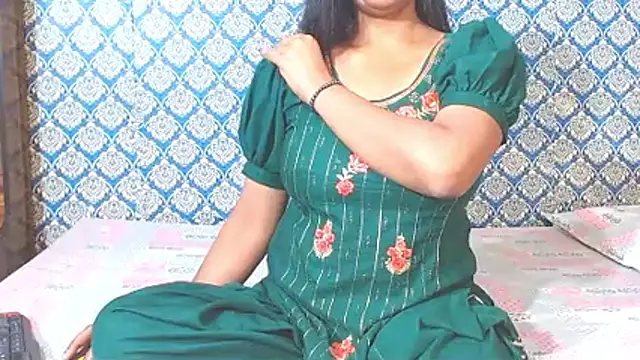 nikitahot3 online show from April 8, 11:55 am