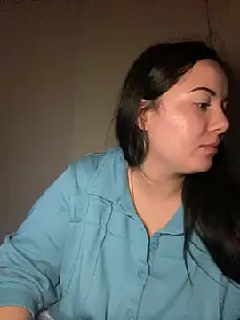 Snapshot of xocrybaby chatting on January 5, 3:32 am xocrybaby online show from January 5, 3:32 am