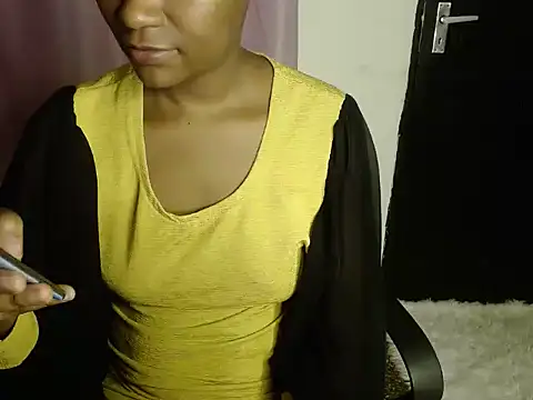 Snapshot of savage_laura chatting on October 30, 4:33 am savage laura online show from October 30, 4:33 am