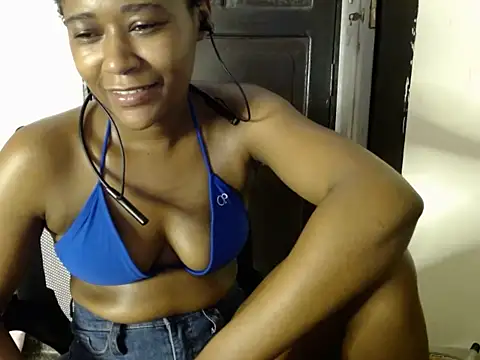 Snapshot of savage_laura chatting on December 1, 3:18 am savage laura online show from December 1, 3:18 am