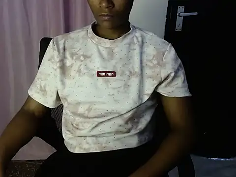 Snapshot of savage_laura chatting on October 25, 8:02 am savage laura online show from October 25, 8:02 am