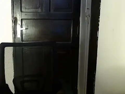 Snapshot of savage_laura chatting on December 2, 4:14 am savage laura online show from December 2, 4:14 am