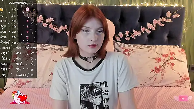 Snapshot of AliceLanley chatting on September 27, 11:38 am AliceLanley online show from September 27, 11:38 am