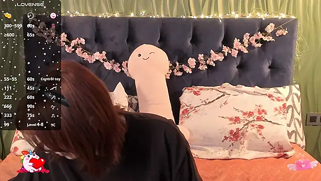 Snapshot of AliceLanley chatting on October 3, 11:12 am AliceLanley online show from October 3, 11:12 am