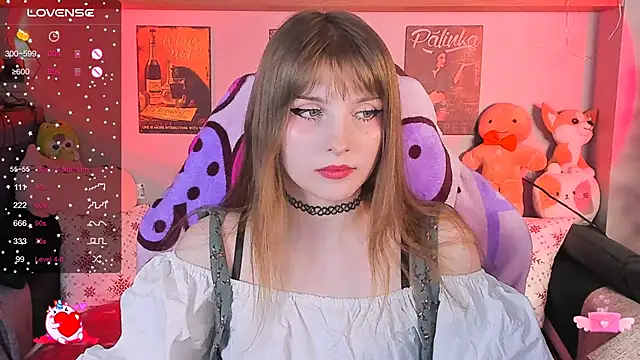 Snapshot of AliceLanley chatting on December 7, 12:29 pm AliceLanley online show from December 7, 12:29 pm