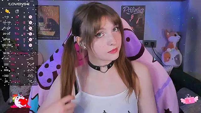 Snapshot of AliceLanley chatting on December 10, 11:43 am AliceLanley online show from December 10, 11:43 am