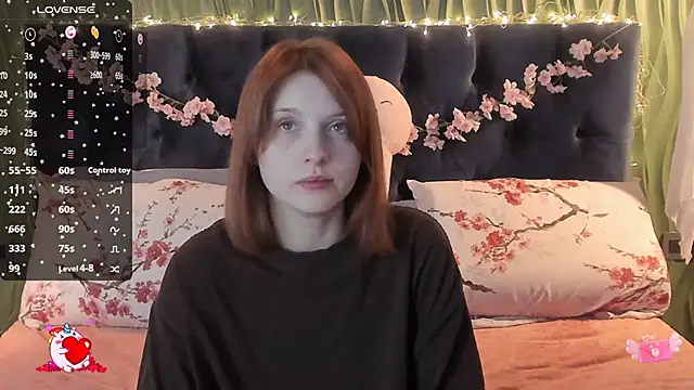 Snapshot of AliceLanley chatting on November 2, 11:26 am AliceLanley online show from November 2, 11:26 am