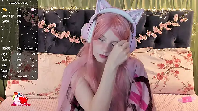 Snapshot of AliceLanley chatting on September 24, 12:44 pm AliceLanley online show from September 24, 12:44 pm