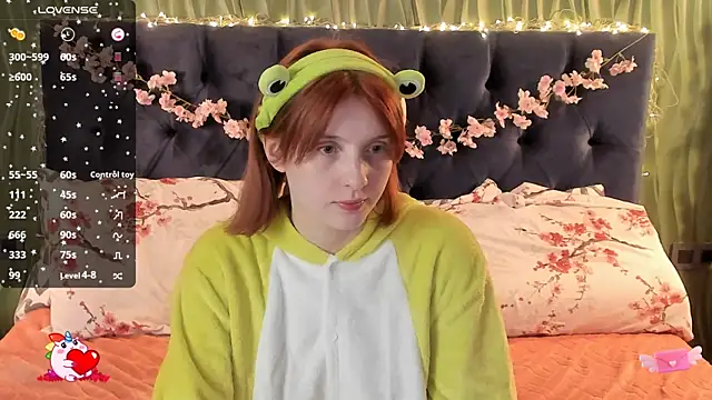 Snapshot of AliceLanley chatting on September 30, 11:16 am AliceLanley online show from September 30, 11:16 am