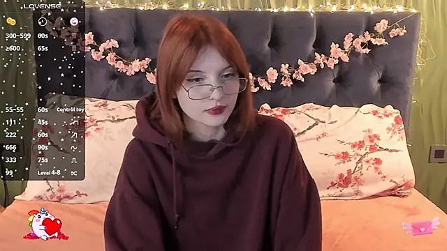 Snapshot of AliceLanley chatting on October 1, 12:09 pm AliceLanley online show from October 1, 12:09 pm