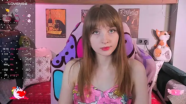 Snapshot of AliceLanley chatting on December 8, 11:24 am AliceLanley online show from December 8, 11:24 am