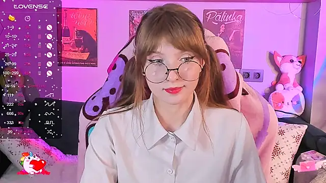 Snapshot of AliceLanley chatting on December 4, 12:08 pm AliceLanley online show from December 4, 12:08 pm