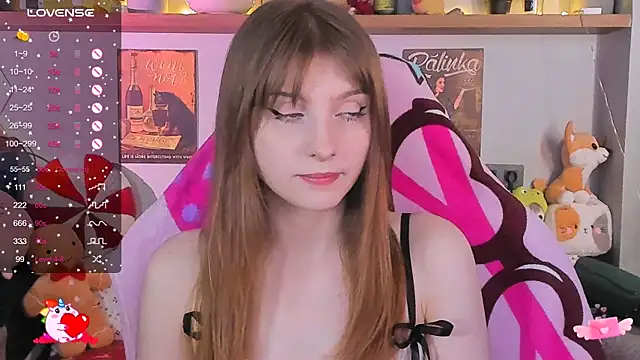 Snapshot of AliceLanley chatting on December 18, 12:51 pm AliceLanley online show from December 18, 12:51 pm